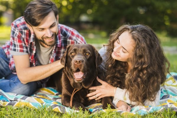Pareja con perro cafe Coorserpark Presidencial
